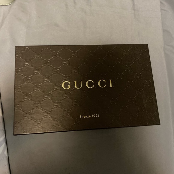 GUCCI
Swing Leather Wristlet- Excellent condition Only used 1x - Picture 2 of 2